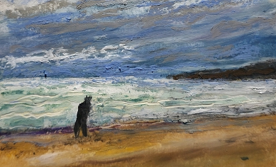 Vieil homme marchant sur la plage