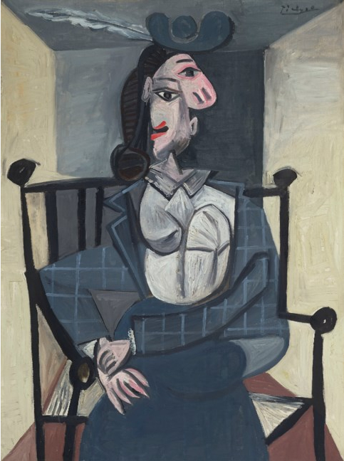Femme dans un fauteuil
